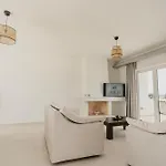 Вилла Areti White