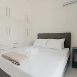 Areti White * Лоутраки
