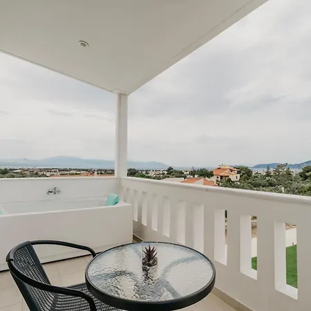 Vila Areti White