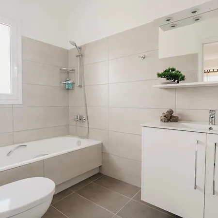 Areti White Loutráki