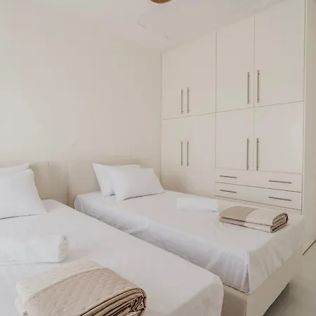 Areti White Loutráki