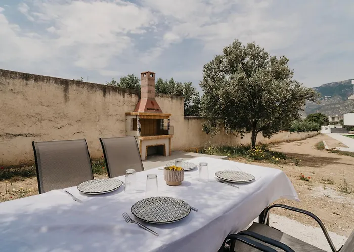 Areti White Villa Loutráki